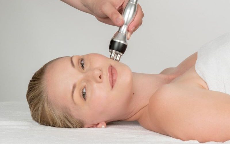 Mengapa Kulit Cilacap Perlu Perawatan Khusus? Tips dari Chelz Salon